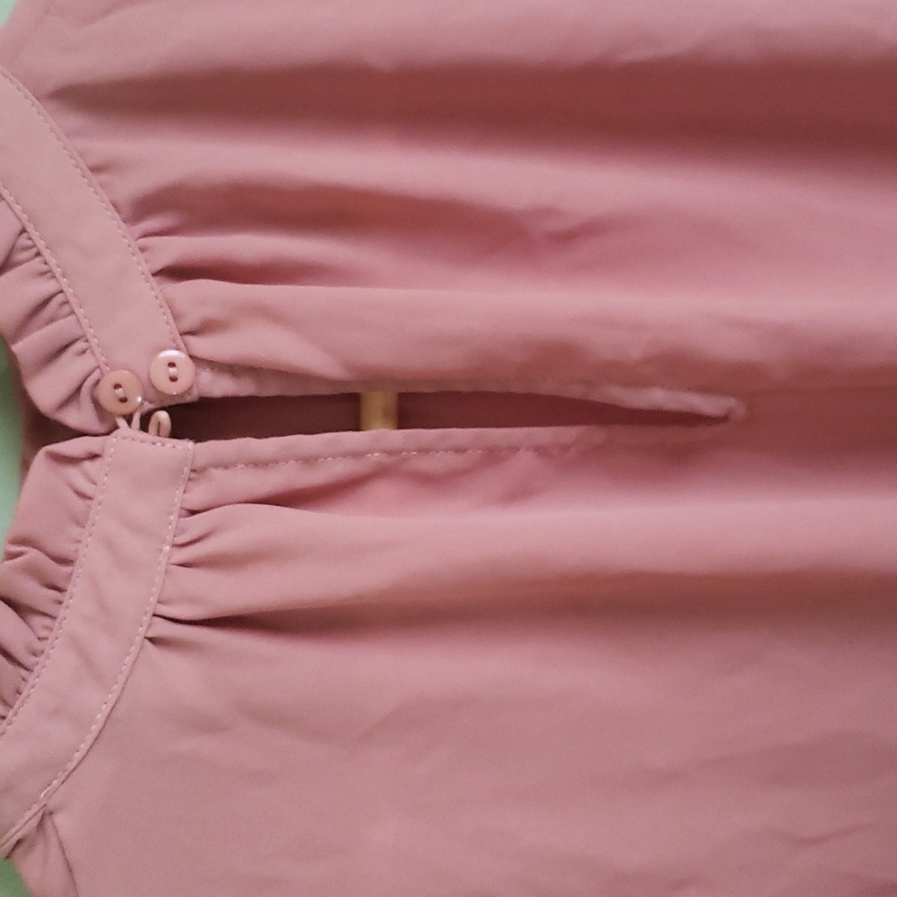 Small pink rose and olive blouse - Picture 3 of 9
